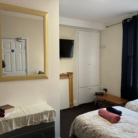 Comfortable Home Away From Home, Town Centre, Free Parking,Multiple Rooms Челтнем Екстер'єр фото