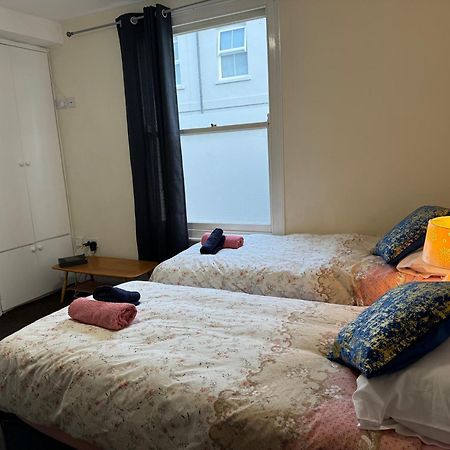 Comfortable Home Away From Home, Town Centre, Free Parking,Multiple Rooms Челтнем Екстер'єр фото
