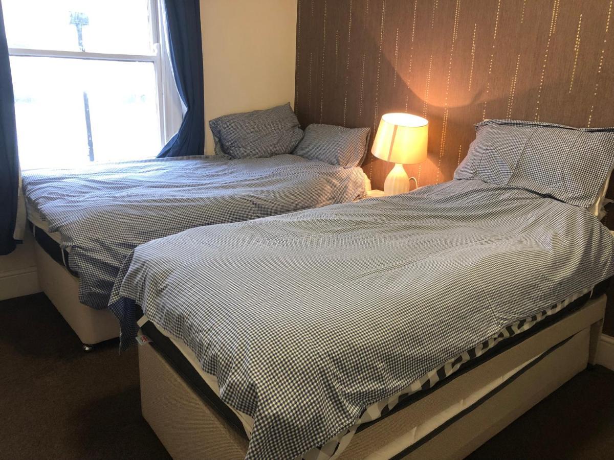 Comfortable Home Away From Home, Town Centre, Free Parking,Multiple Rooms Челтнем Екстер'єр фото