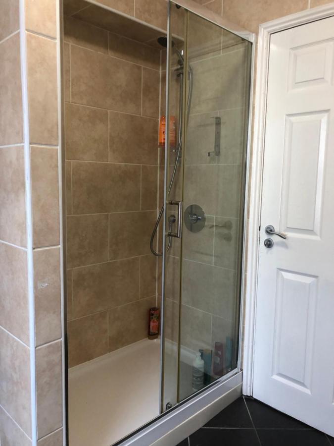 Comfortable Home Away From Home, Town Centre, Free Parking,Multiple Rooms Челтнем Екстер'єр фото