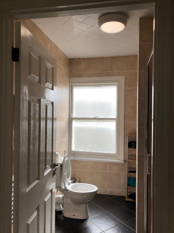 Comfortable Home Away From Home, Town Centre, Free Parking,Multiple Rooms Челтнем Екстер'єр фото