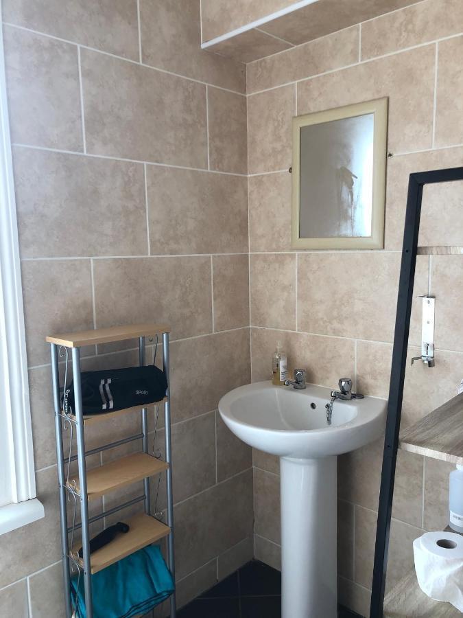 Comfortable Home Away From Home, Town Centre, Free Parking,Multiple Rooms Челтнем Екстер'єр фото