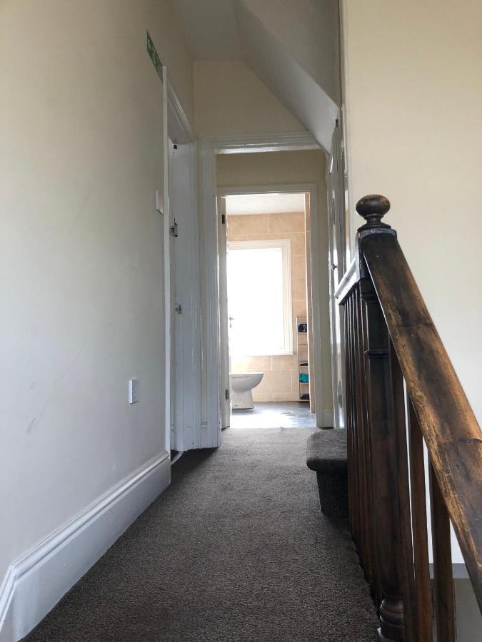 Comfortable Home Away From Home, Town Centre, Free Parking,Multiple Rooms Челтнем Екстер'єр фото