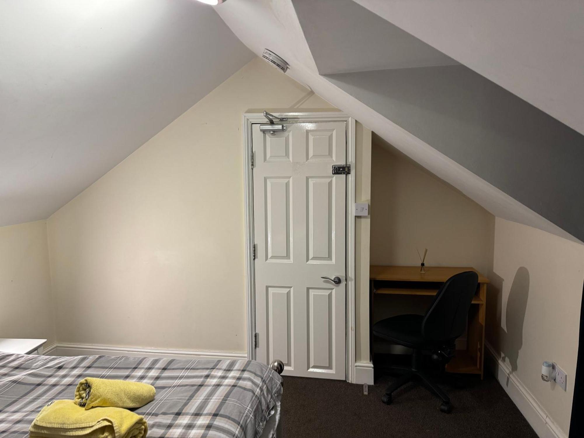 Comfortable Home Away From Home, Town Centre, Free Parking,Multiple Rooms Челтнем Екстер'єр фото