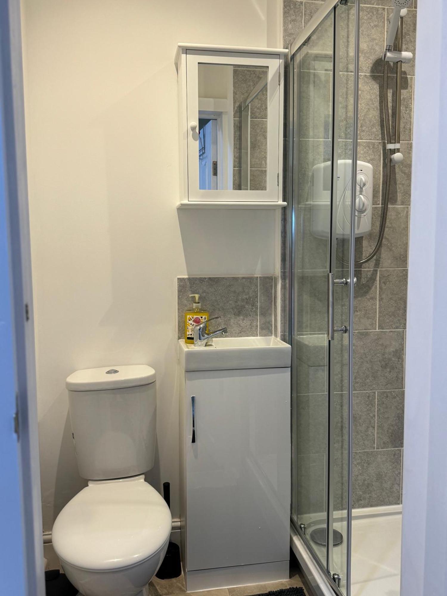 Comfortable Home Away From Home, Town Centre, Free Parking,Multiple Rooms Челтнем Екстер'єр фото