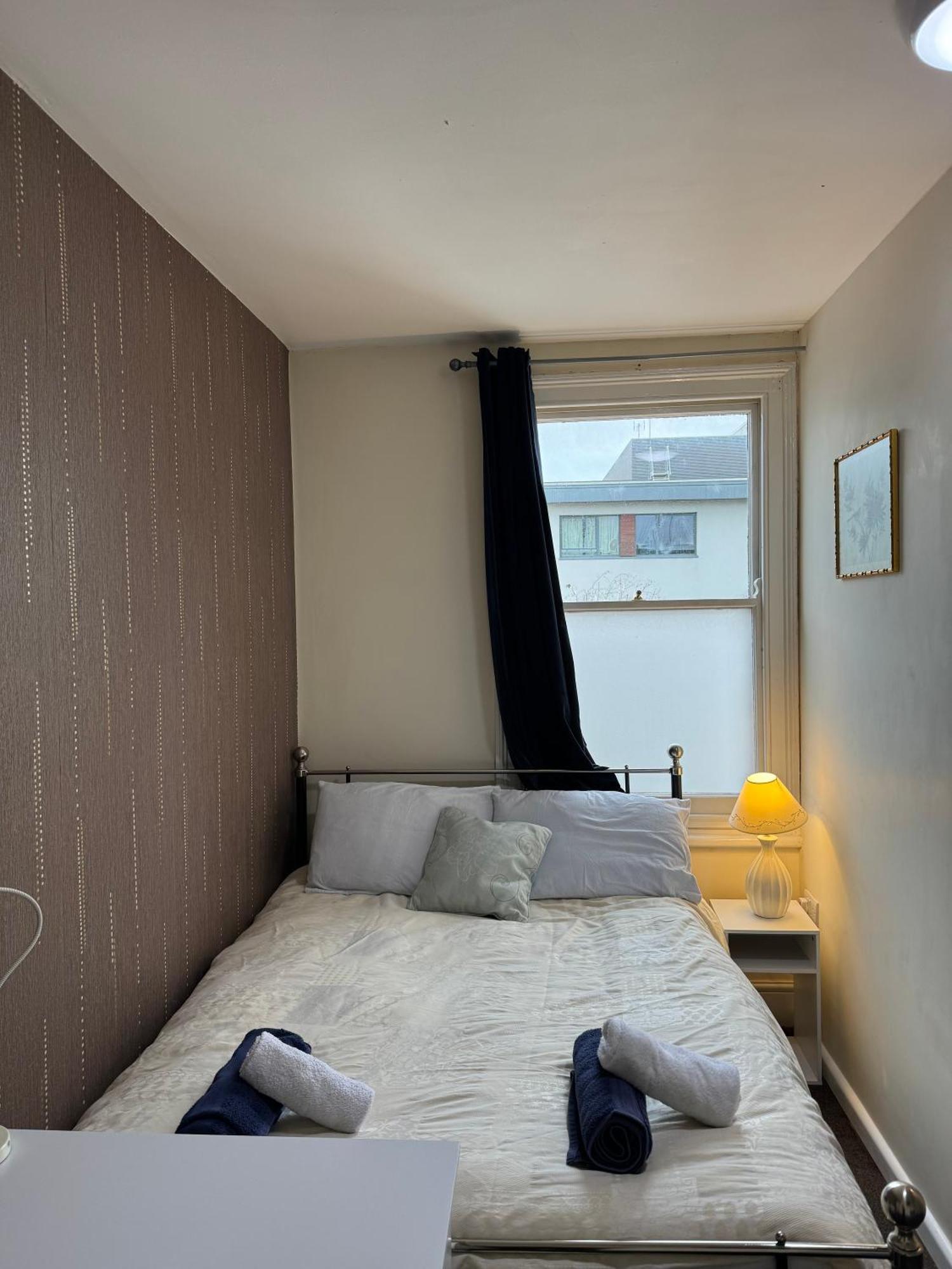 Comfortable Home Away From Home, Town Centre, Free Parking,Multiple Rooms Челтнем Екстер'єр фото