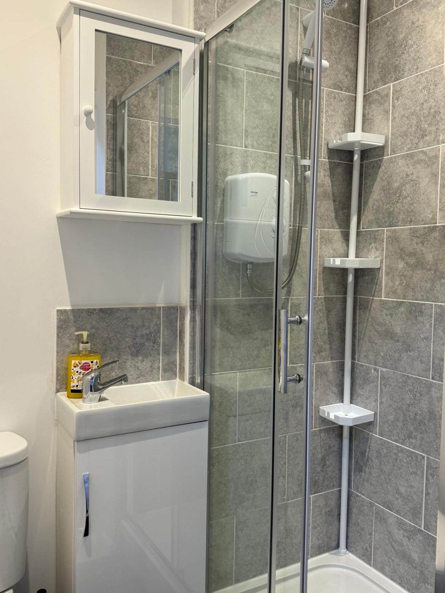 Comfortable Home Away From Home, Town Centre, Free Parking,Multiple Rooms Челтнем Екстер'єр фото